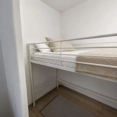 Апартаменти With Private Garden, Swimming Pool, And Tennis Court