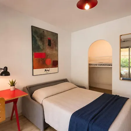 With Private Garden, Swimming Pool, And Tennis Court Appartement *