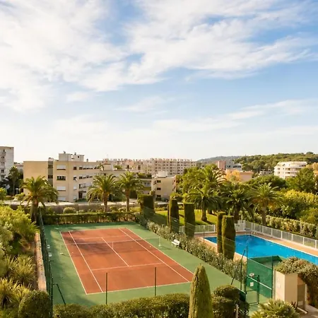 With Private Garden, Swimming Pool, And Tennis Court Апартаменти