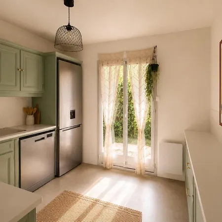 With Private Garden, Swimming Pool, And Tennis Court * Антіб